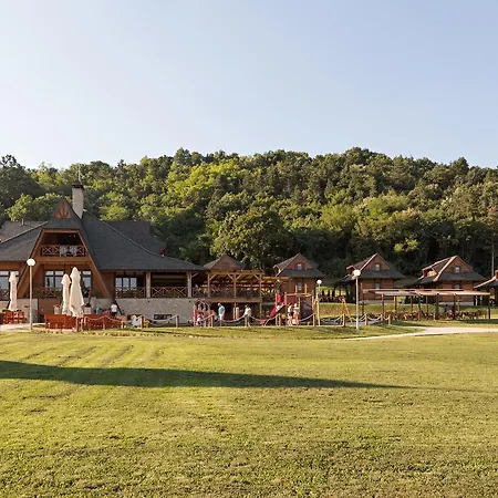 Etno Naselje Vrdnicka Kula Frühstückspension Vrdnik