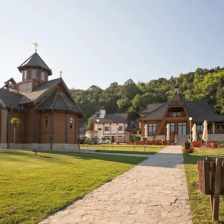 Frühstückspension Etno Naselje Vrdnicka Kula 4*