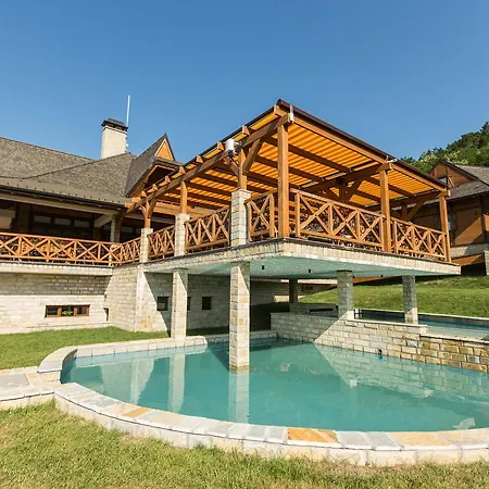 Etno Naselje Vrdnicka Kula Frühstückspension