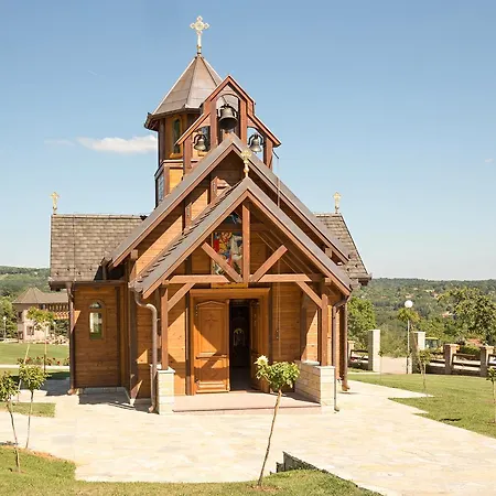 Etno Naselje Vrdnicka Kula 4*