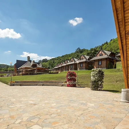 Frühstückspension Etno Naselje Vrdnicka Kula 4*