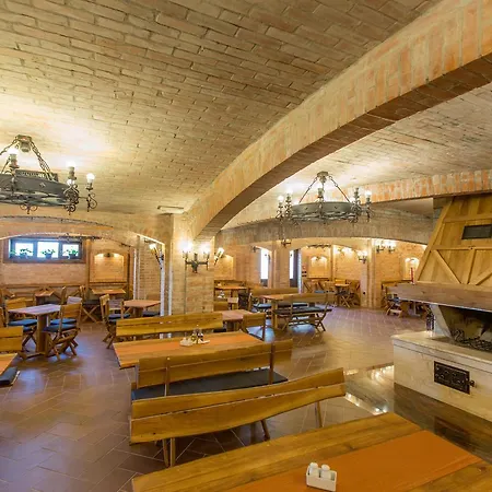 Etno Naselje Vrdnicka Kula 4*