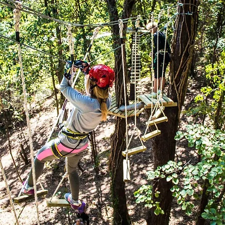 Etno Naselje Vrdnicka Kula Frühstückspension Vrdnik