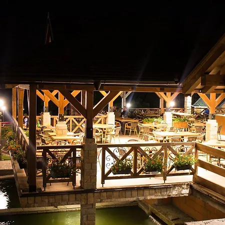 Etno Naselje Vrdnicka Kula Frühstückspension 4*