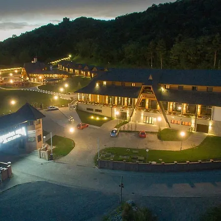 Etno Naselje Vrdnicka Kula 4*