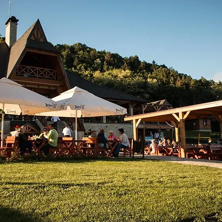 Etno Naselje Vrdnicka Kula Frühstückspension