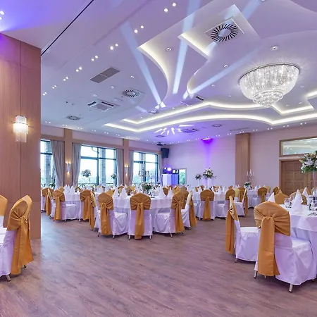 Etno Naselje Vrdnicka Kula 住宿加早餐酒店 维尔蒂尼克